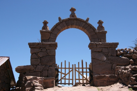 taquile_island_main_arch.jpg